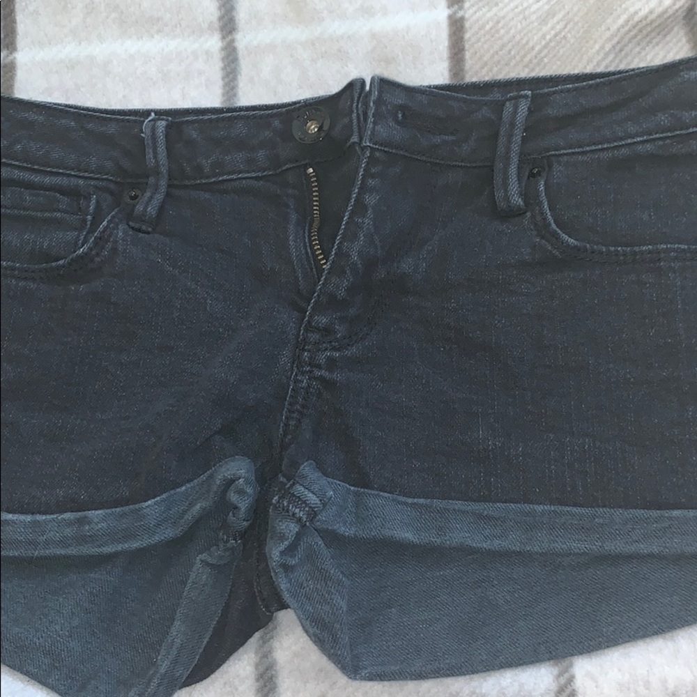 Black jean shorts !